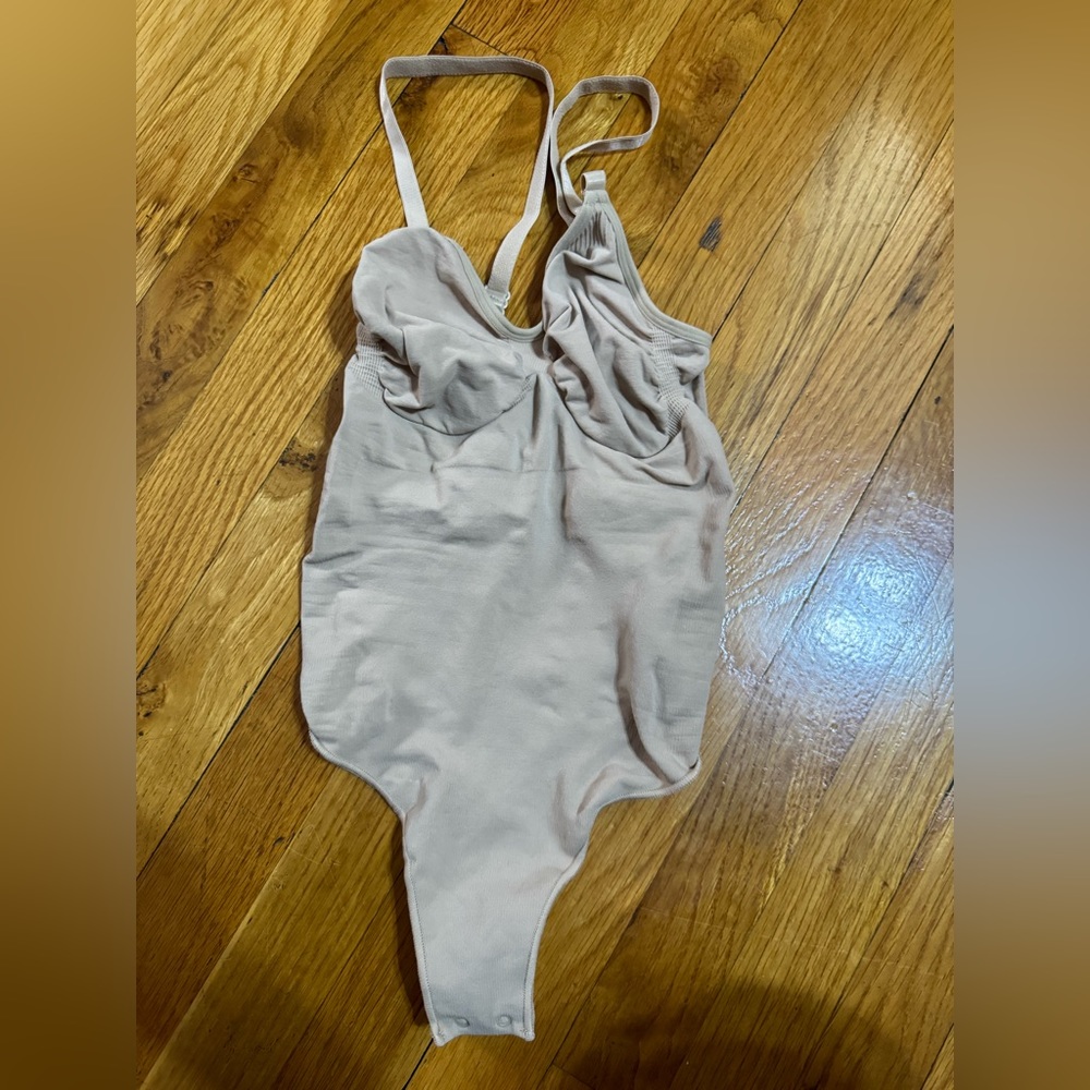 Skims body sculpting bodysuit s/m